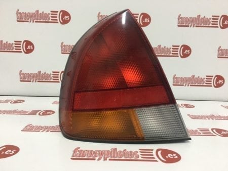 Piloto trasero izquierdo Mitsubishi Carisma año 1995 a 1999