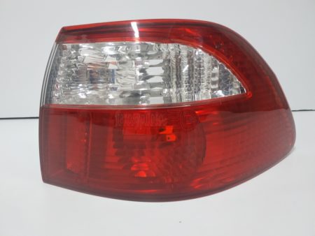 Piloto trasero derecho Mazda 626 Sedan año 2000 a 2002 4 Puertas