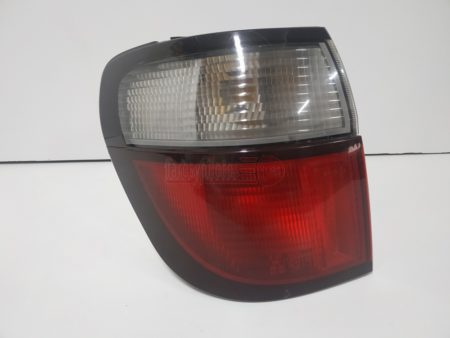 Piloto trasero izquierdo Mazda 626 Vagon Familiar año 1997 a 2002 - Imagen 4
