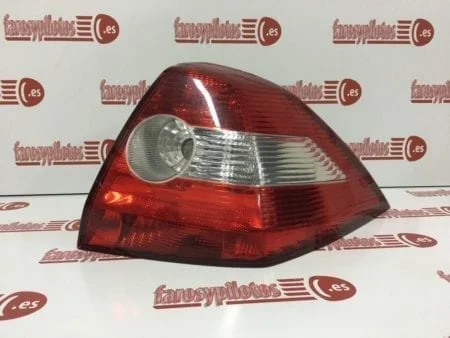 Piloto trasero derecho Renault Megane II Sedan 4 puertas año 2002 a 2006