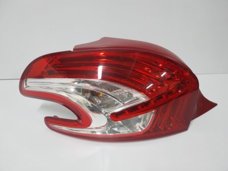 Piloto trasero izquierdo Peugeot 208 Año 2012 a 2015