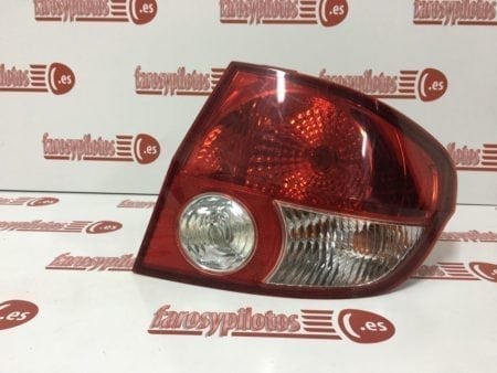 Piloto trasero derecho Hyundai Getz año 2002 a 2005 - Imagen 3