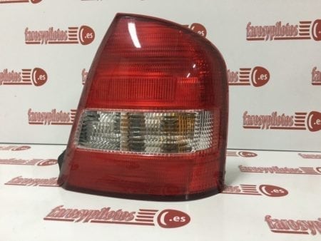 Piloto trasero derecho Mazda 323 Sedan 4 puertas Año 1998 a 2003