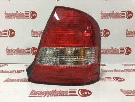 Piloto trasero derecho Mazda 323 Sedan 4 puertas Año 1998 a 2003 - Imagen 3