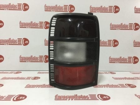 Piloto trasero izquierdo Mitsubishi Montero Pajero año 1991 a 1998
