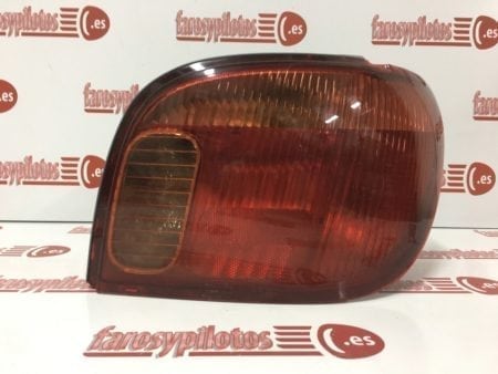 Piloto trasero derecho Toyota Yaris año 1999 a 2003 - Imagen 2