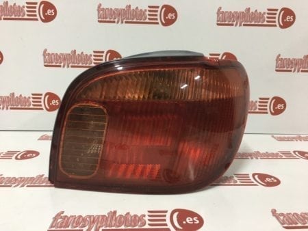 Piloto trasero derecho Toyota Yaris año 1999 a 2003 - Imagen 3
