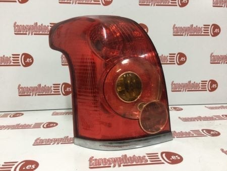Piloto trasero izquierdo Toyota Avensis Wagon año 2003 a 2006