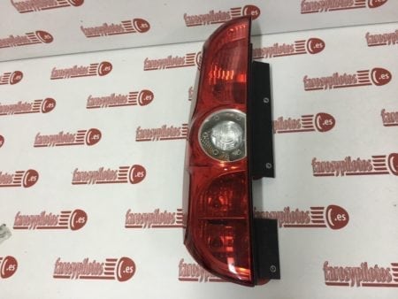 Piloto trasero izquierdo Fiat Doblo año 2010 a 2015 2 PUERTAS - Imagen 2
