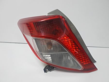 Piloto trasero izquierdo Toyota Yaris año 2010 a 2017 - Imagen 3