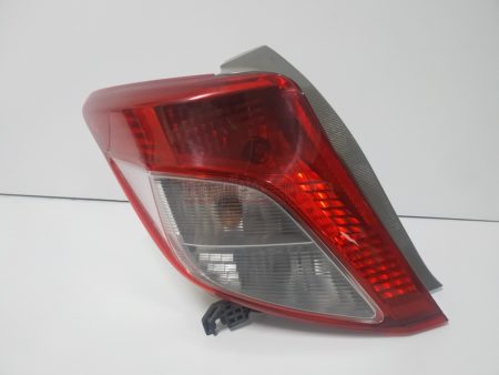 Piloto trasero izquierdo Toyota Yaris año 2010 a 2017 - Imagen 4