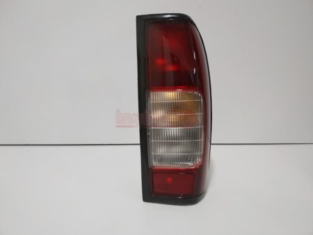 Piloto trasero derecho Nissan Navara Pick-up año 1998 a 2005 Con luz de Marcha Atras
