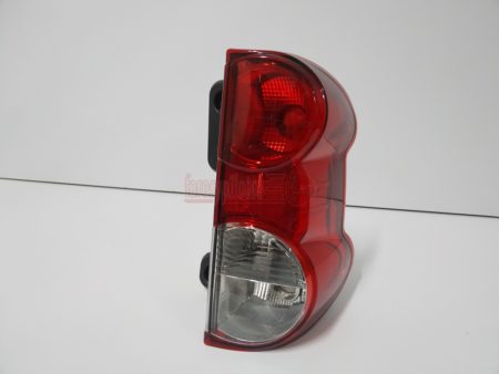 Piloto trasero derecho Nissan NV200 año 2010 a 2023 - Imagen 2