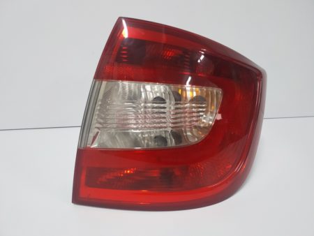 Piloto trasero derecho Skoda Rapid año 2012 a 2019 (Producto Reciclado)