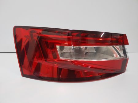 Piloto trasero izquierdo Skoda Superb III año 2015 a 2020 LED