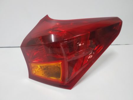 Piloto trasero derecho Toyota Auris Touring Sport año 2012 a 2015 LED Familiar