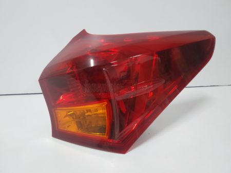 Piloto trasero derecho Toyota Auris Touring Sport año 2012 a 2015 LED Familiar - Imagen 2