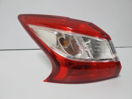 Piloto trasero izquierdo Nissan Pulsar año 2013 a 2019