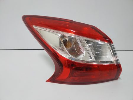 Piloto trasero izquierdo Nissan Pulsar año 2013 a 2019 - Imagen 3