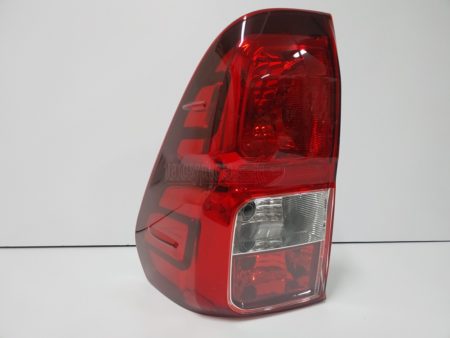 Piloto trasero izquierdo Toyota Hilux año 2015 a 2023