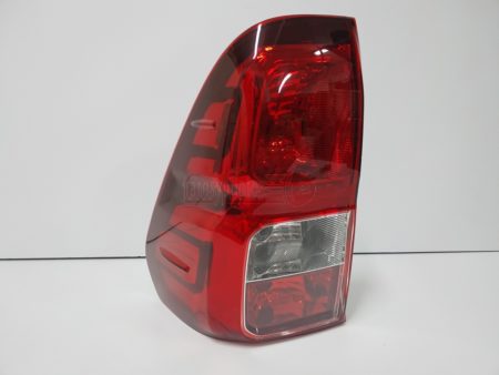 Piloto trasero izquierdo Toyota Hilux año 2015 a 2023 - Imagen 2