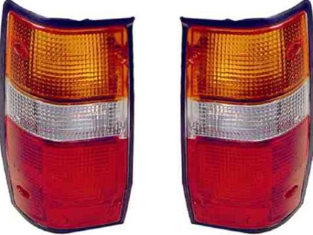 Piloto Trasero Izquierdo MITSUBISHI L200 Pick-up (D50) (1986-1996) | 16515531