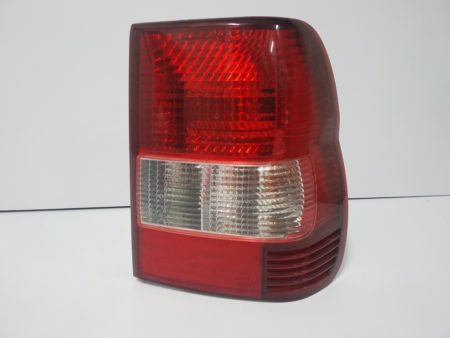 Piloto trasero derecho Mitsubishi Montero Pajero IO año 1999 a 2007