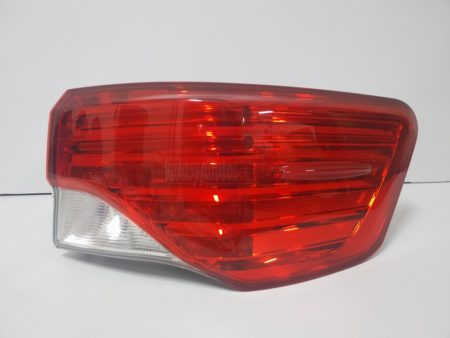 Piloto trasero derecho Toyota Avensis Sedan 4 Puertas año 2012 a 2015 Restyling T27 (Articulo Reciclado)