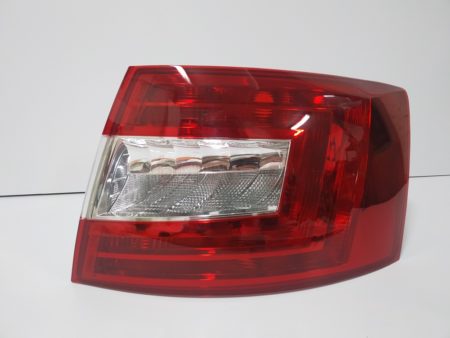 Piloto trasero derecho Skoda Octavia año 2013 a 2017 Sedan 4 puertas