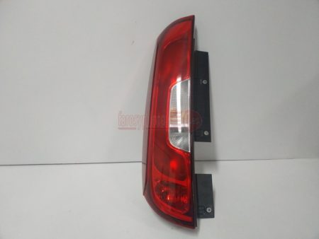 Piloto trasero izquierdo Fiat Doblo Año 2015 a 2022 Doble puerta - Imagen 2