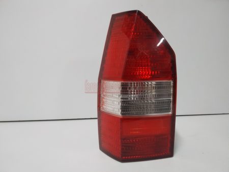 Piloto trasero izquierdo Mitsubishi Space Wagon Año 1999 a 2003