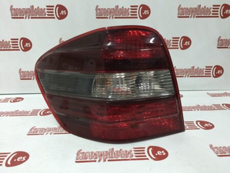 Piloto trasero izquierdo Mercedes Ml W164 Año 2005 a 2008 FRANJA NEGRA (Articulo Reciclado)