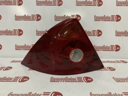 Piloto trasero izquierdo Ford Mondeo Año 2000 a 2003