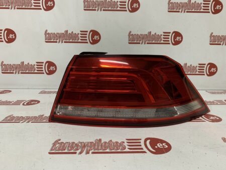 Piloto trasero derecho Volkswagen Passat 4 Puertas Año 2010 a 2014 LED