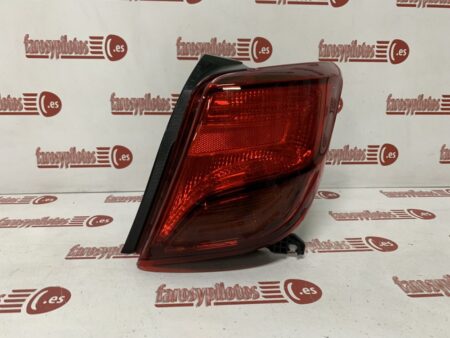 Piloto trasero derecho Toyota Yaris Año 2014 a 2018 Bombilla (Producto Reciclado) - Imagen 2