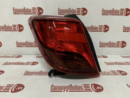 Piloto trasero izquierdo Toyota Yaris Año 2014 a 2018 Bombilla (Producto Reciclado) - Imagen 2