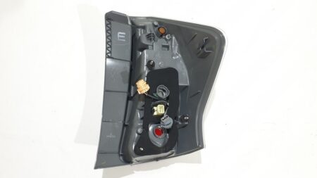 Piloto Trasero Izquierdo Toyota Prius Plus Año 2012 a 2015 - Imagen 3