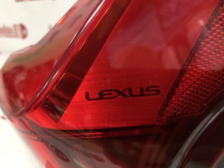 Piloto trasero derecho Lexus UX 250H UX 300e Año 2018 a 2021 - Imagen 2