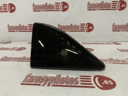 Piloto trasero de tercera luz de freno Nissan NV400 Año 2010 a 2023 TINTADO - Imagen 4