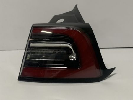 Piloto trasero derecho Tesla Model 3 año 2017 a 2022 (Articulo Reciclado) - Imagen 2