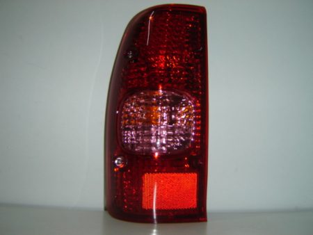 Piloto Trasero Izquierdo Mazda B2500 (2002->) (Caja Metálica)