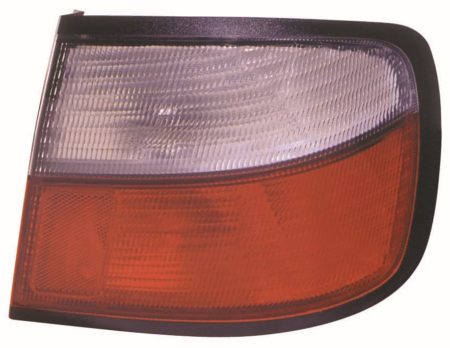 Piloto Trasero Derecho Rojo/Blanco 4P Nissan Primera (1996->)
