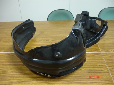 Resguardo Paso De Rueda Frontal Derecho Toyota Avensis (2003->)