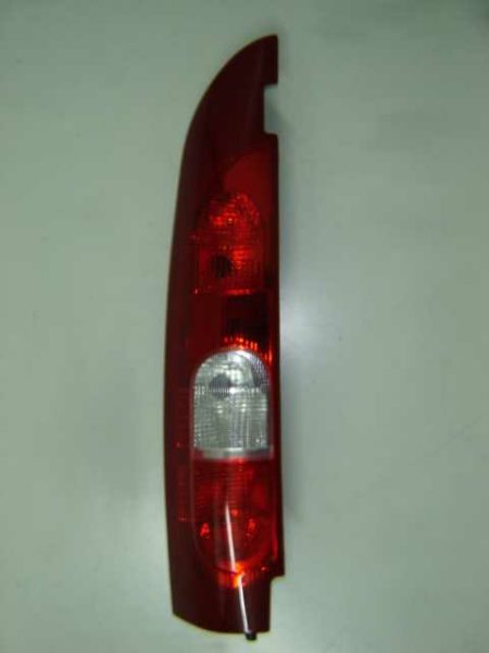 Piloto Trasero Izquierdo Nissan Kubistar (2003->) (2P)