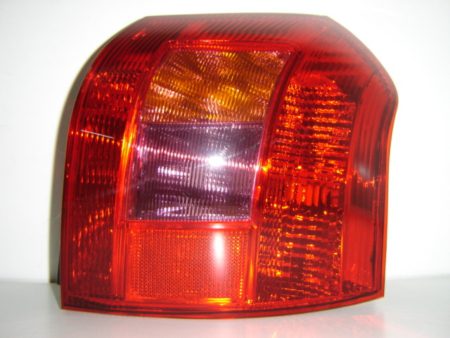 Piloto Trasero Derecho Hatchback Toyota Corolla (2002->)