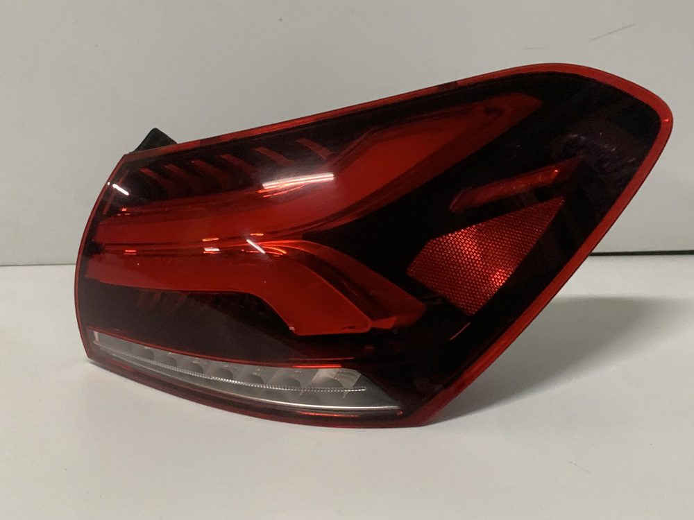 Piloto Trasero Derecho Mercedes Clase A W177 Sedan 4p Años 2018 a 2022